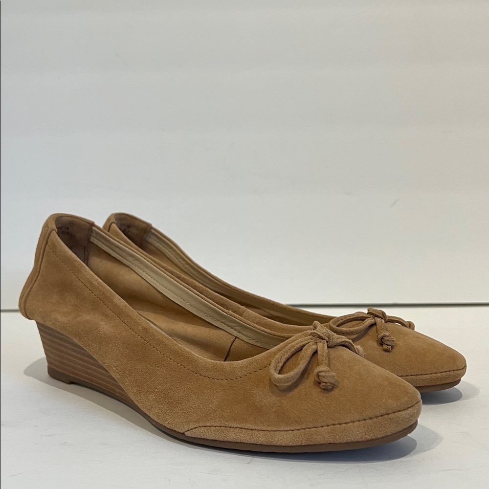 Hush Puppies Tan Suede Slip On Wedge Shoes Size 9